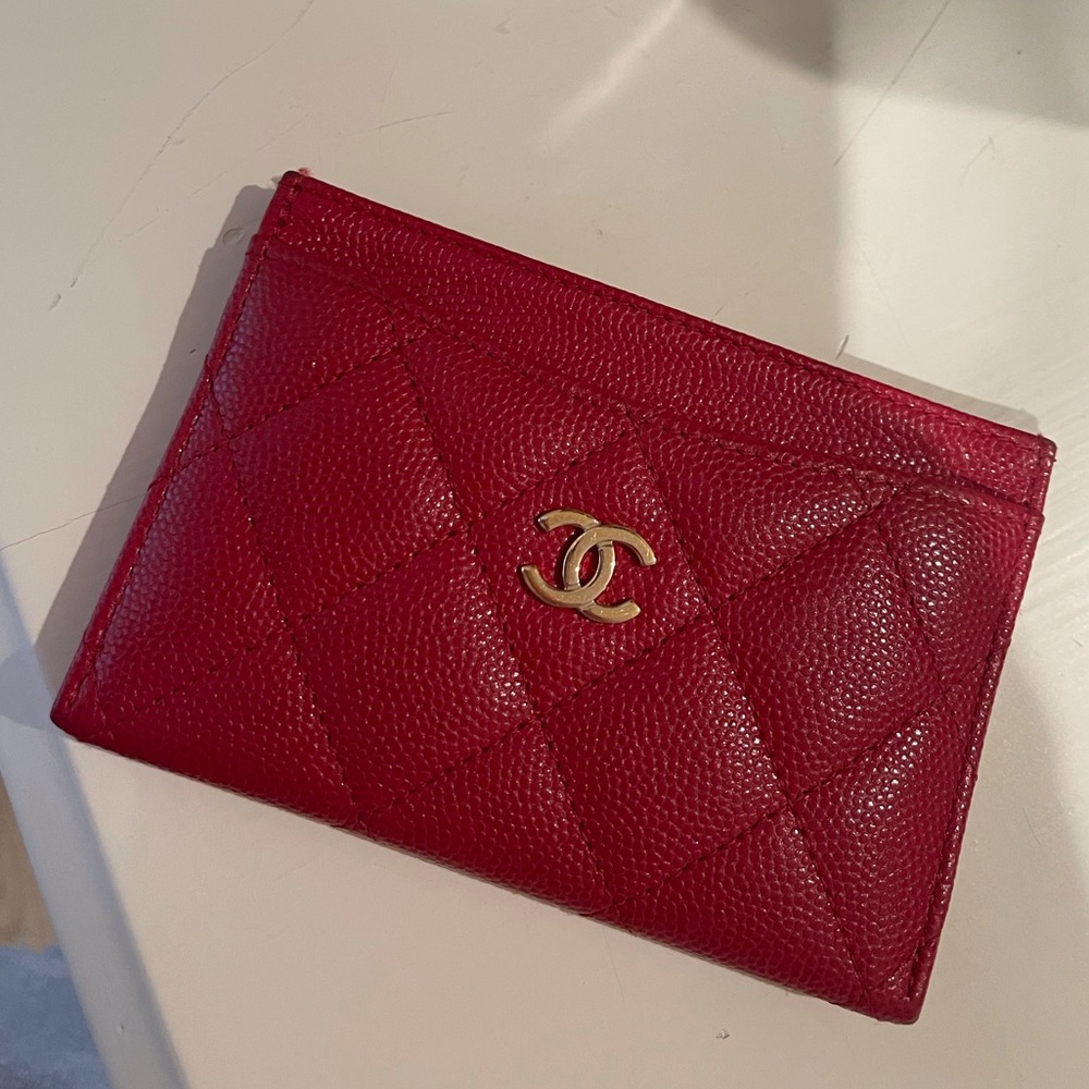 CHANEL classic card holder in red caviar